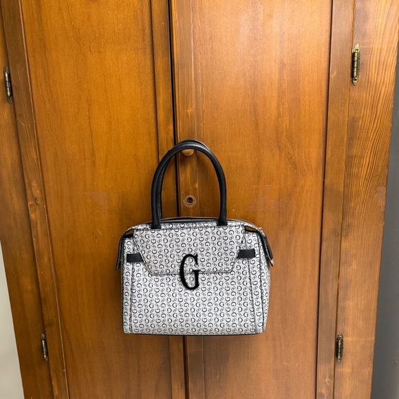 GUESS faux leather double strap  top zip handbag purse 10x12x3 6in drop - Picture 1 of 8